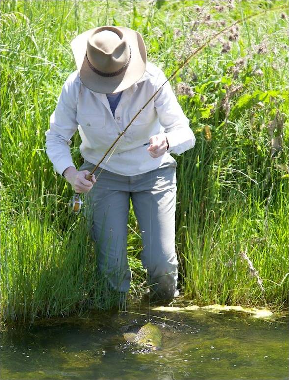 88 Snowy mountain fly fishing