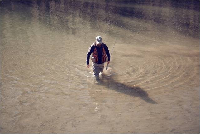 Rhodes_fly_fishing_in_winter_wading