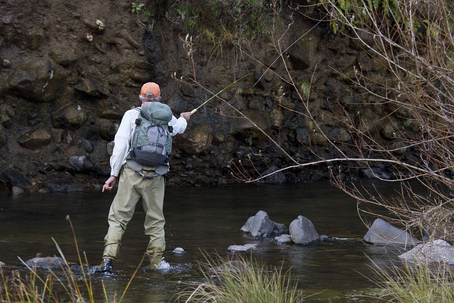 Tenkara_fly_fishing_on_the_Bokspruit_1