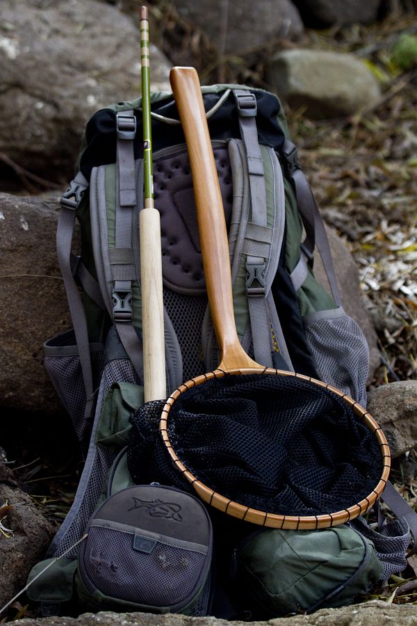 Tenkara_rod_and_landing_net